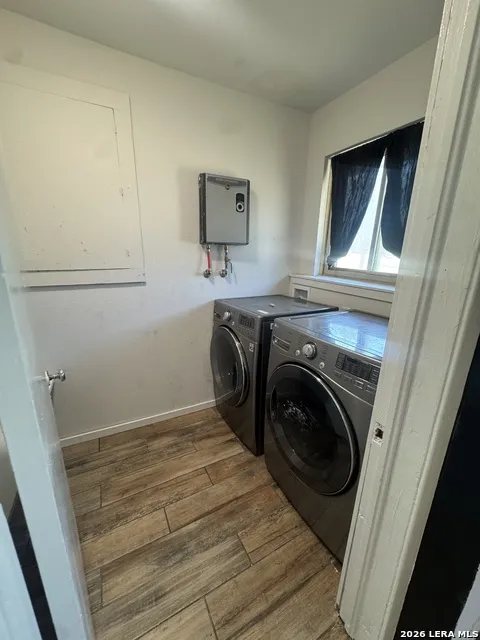 719 E Taft Pearsall, TX 78061