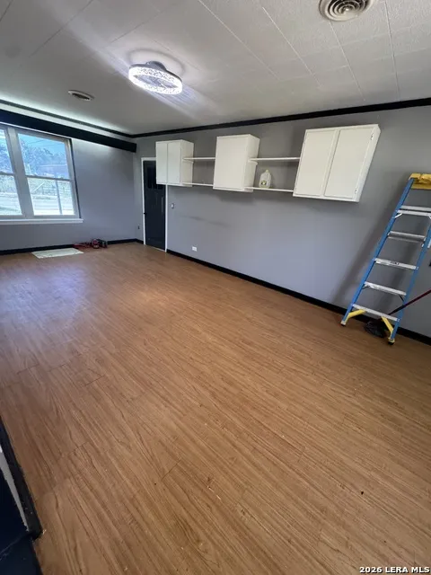 719 E Taft Pearsall, TX 78061