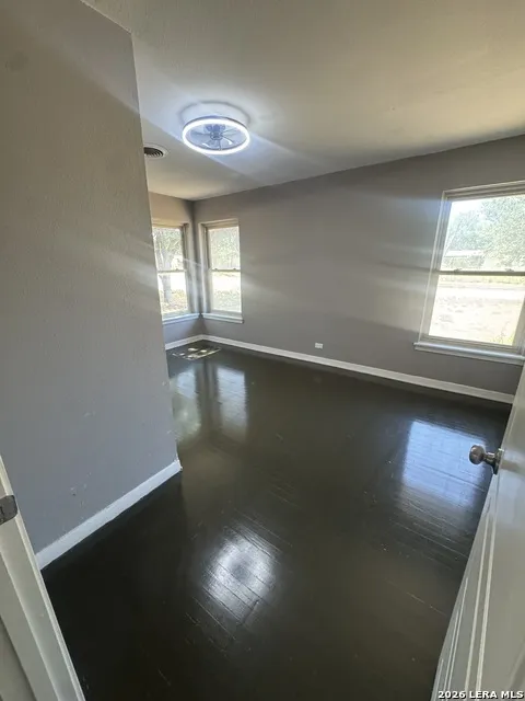 719 E Taft Pearsall, TX 78061