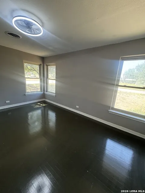 719 E Taft Pearsall, TX 78061