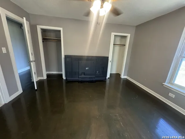 719 E Taft Pearsall, TX 78061