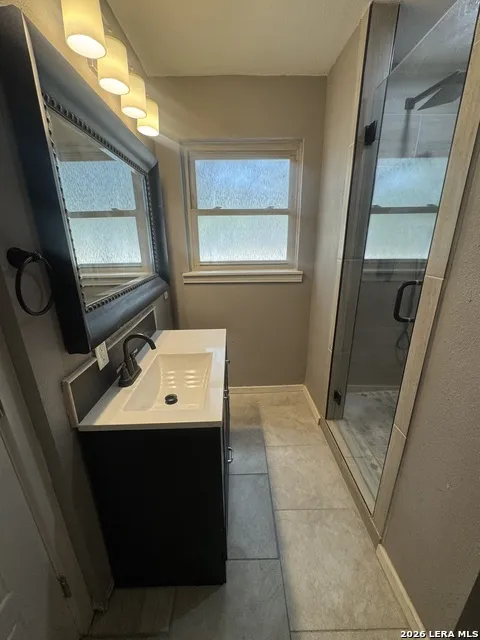 719 E Taft Pearsall, TX 78061