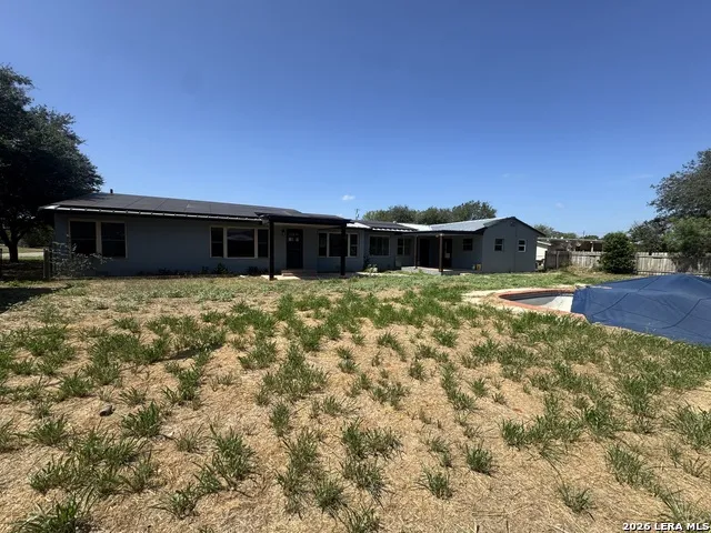 719 E Taft Pearsall, TX 78061