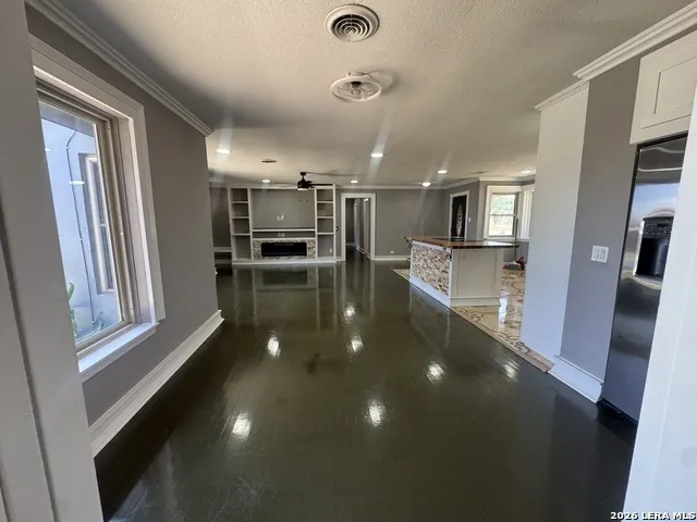 719 E Taft Pearsall, TX 78061