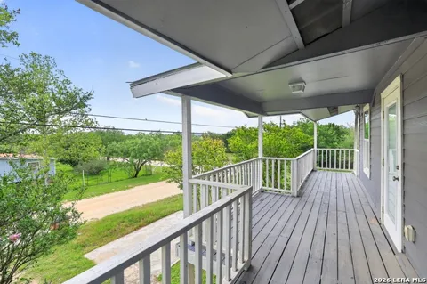 414 MEDINA DR