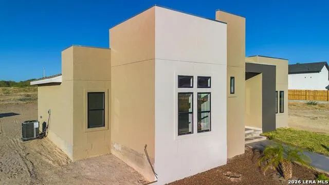 825 Ceniza Dr. Eagle Pass, TX 78852