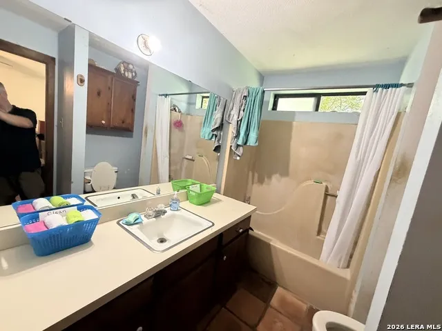 23798 MATHIS RD Elmendorf, TX 78112