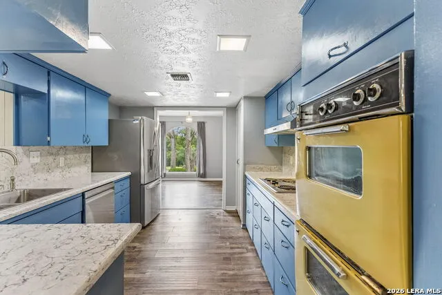 108 W LAUREL LN San Marcos, TX 78666