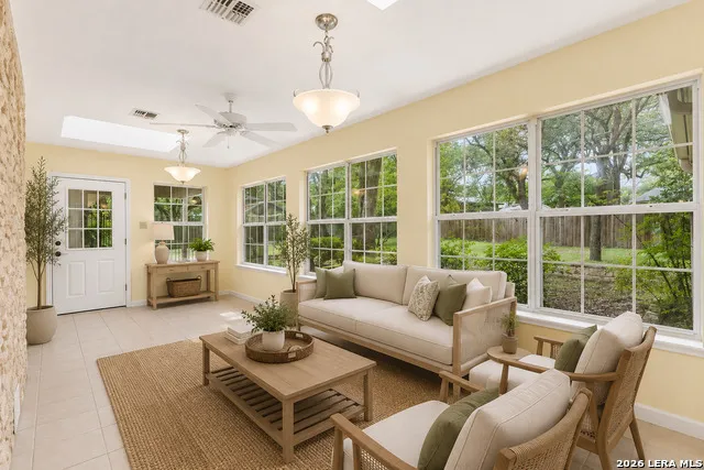 108 W LAUREL LN San Marcos, TX 78666