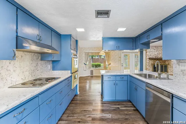 108 W LAUREL LN San Marcos, TX 78666