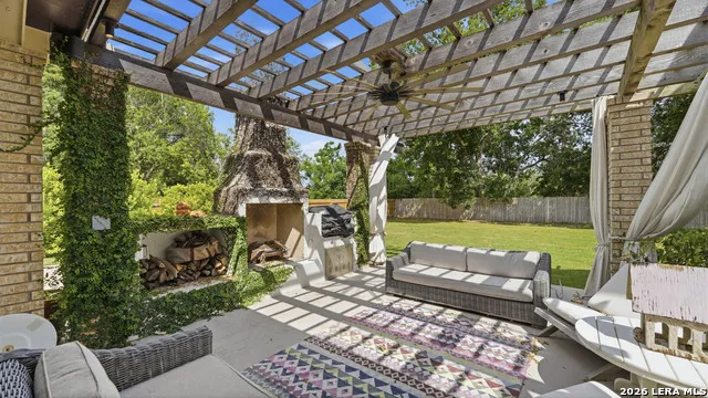 257 LAS BRISAS BLVD Seguin, TX 78155