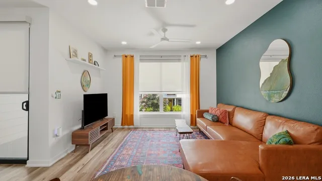 653 Stadtbach St ## 6 New Braunfels, TX 78130