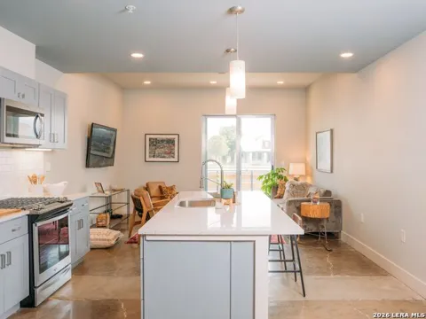 210 W Peden Unit 107