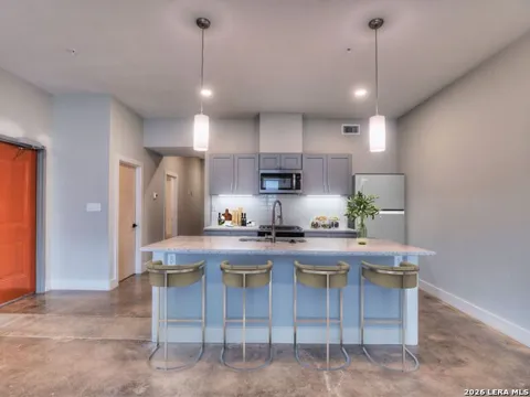 210 W Peden Unit 125