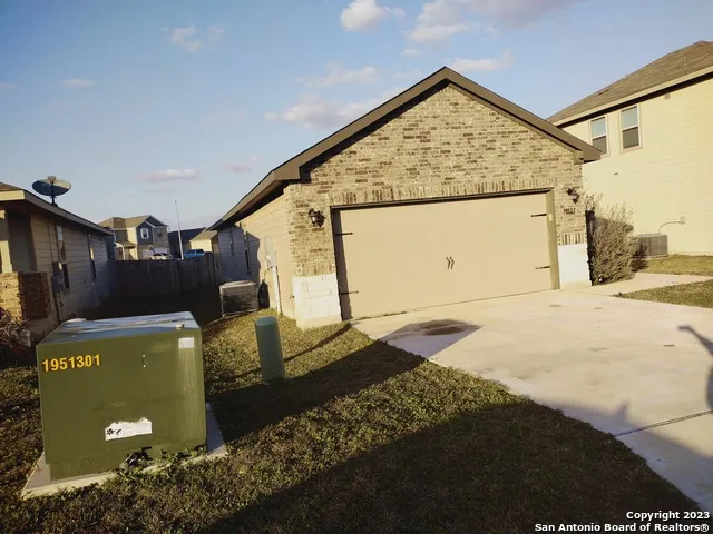 10827 AIRMEN DR Converse, TX 78109