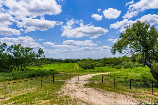 994 Marburger Crystal City, TX 78839