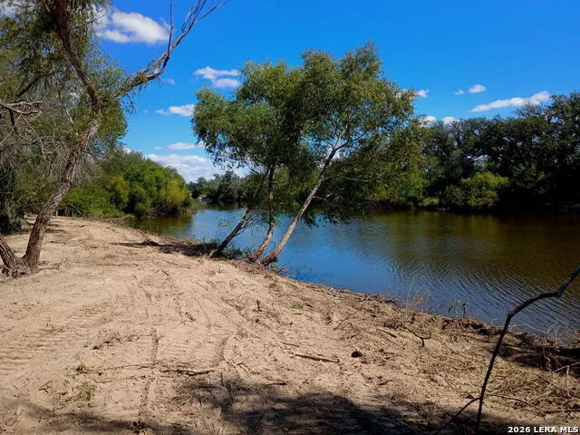 1297 Fm 1433 Carrizo Springs, TX 78834
