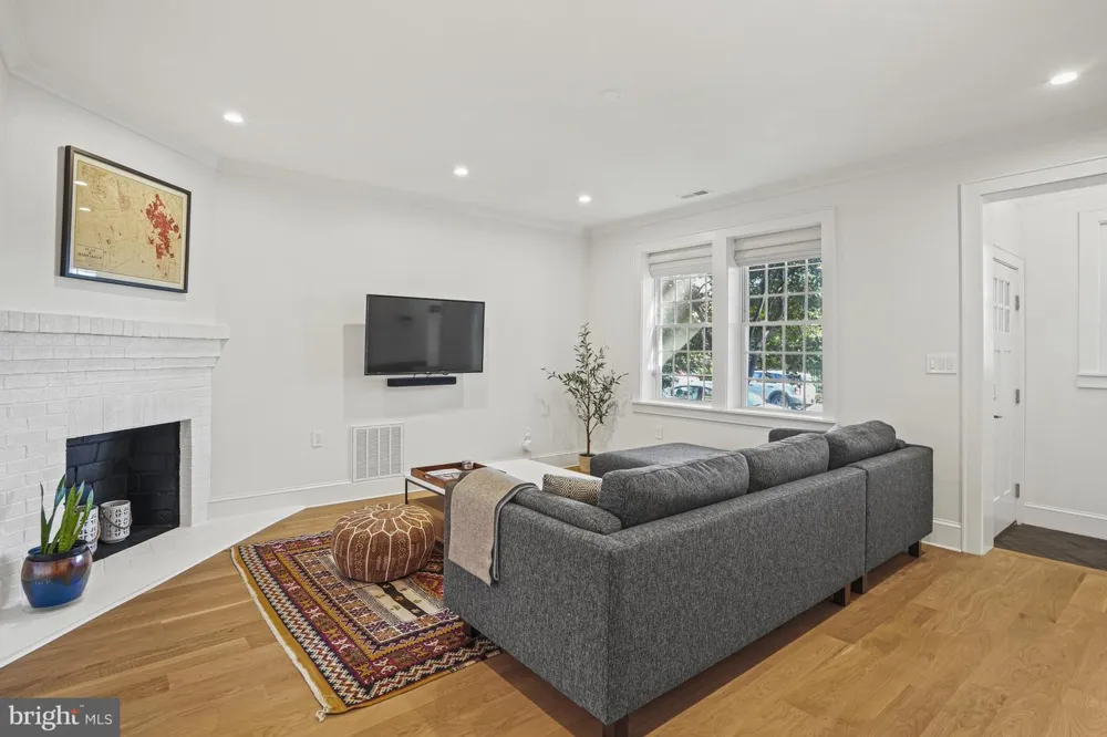 1920 35TH STREET NW Washington, DC 20007