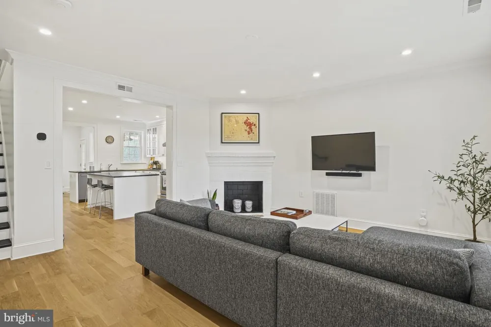 1920 35TH STREET NW Washington, DC 20007