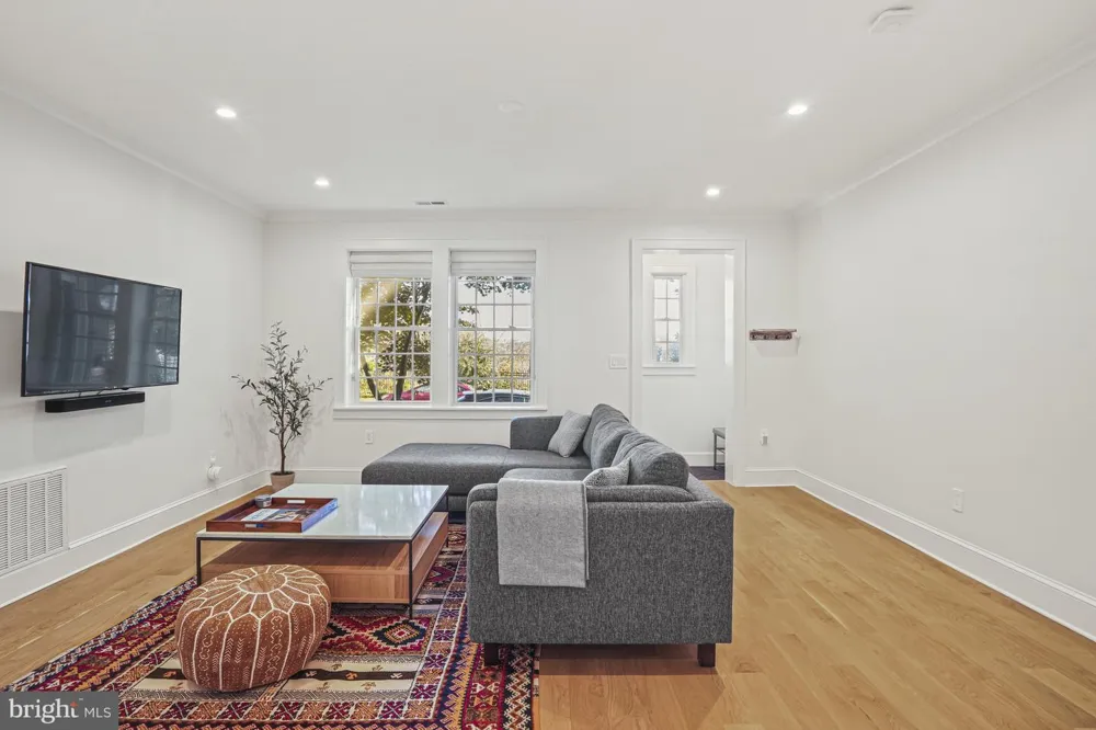 1920 35TH STREET NW Washington, DC 20007