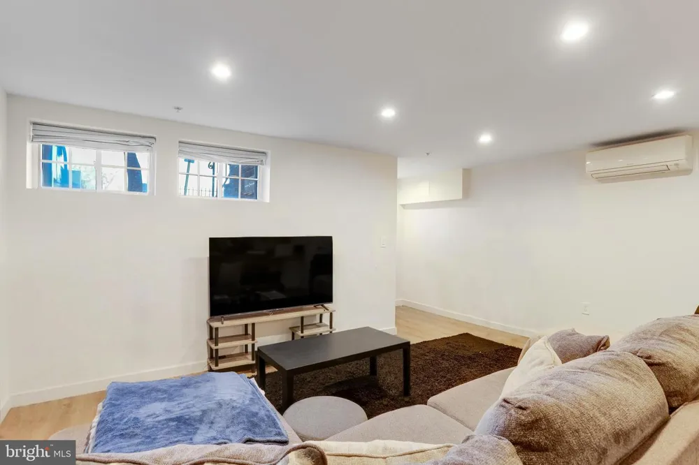 1920 35TH STREET NW Washington, DC 20007