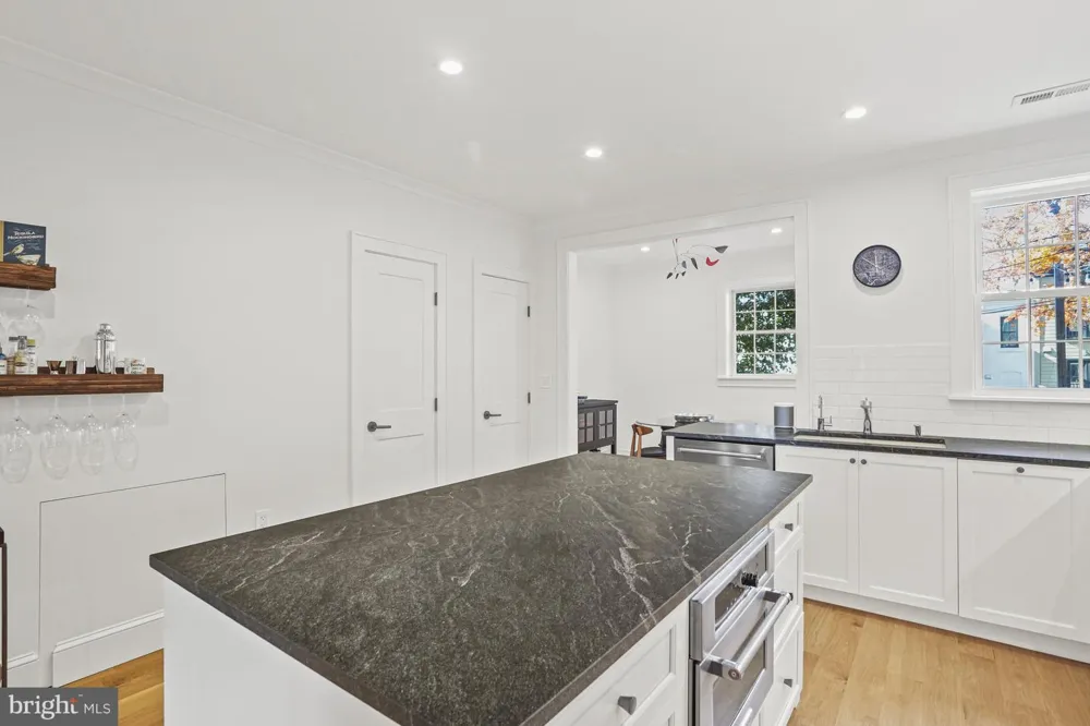 1920 35TH STREET NW Washington, DC 20007