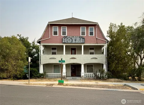 12 E 4th Avenue