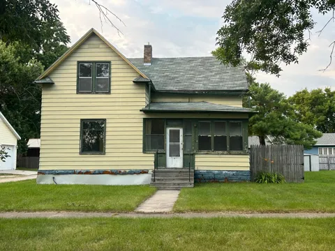 309 4th Street W