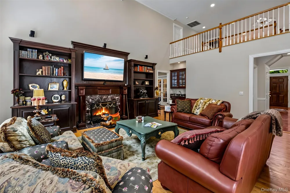 50 Eastwoods Court Roslyn, NY 11576