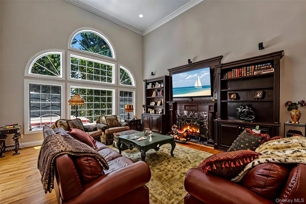 50 Eastwoods Court Roslyn, NY 11576