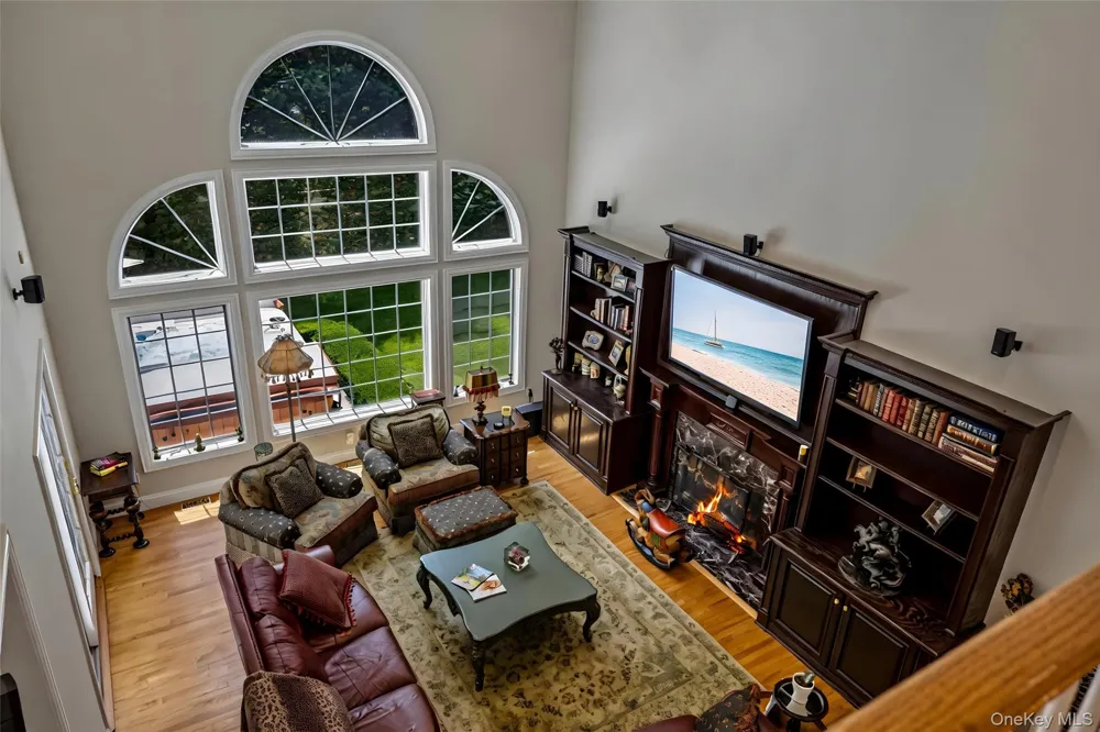 50 Eastwoods Court Roslyn, NY 11576