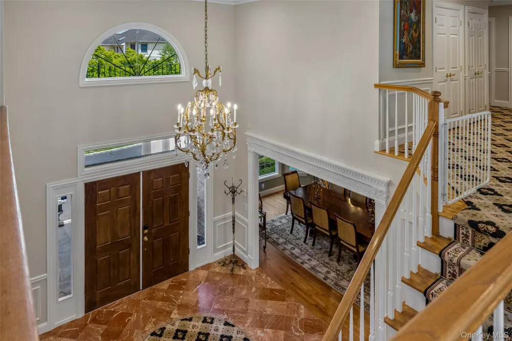 50 Eastwoods Court Roslyn, NY 11576