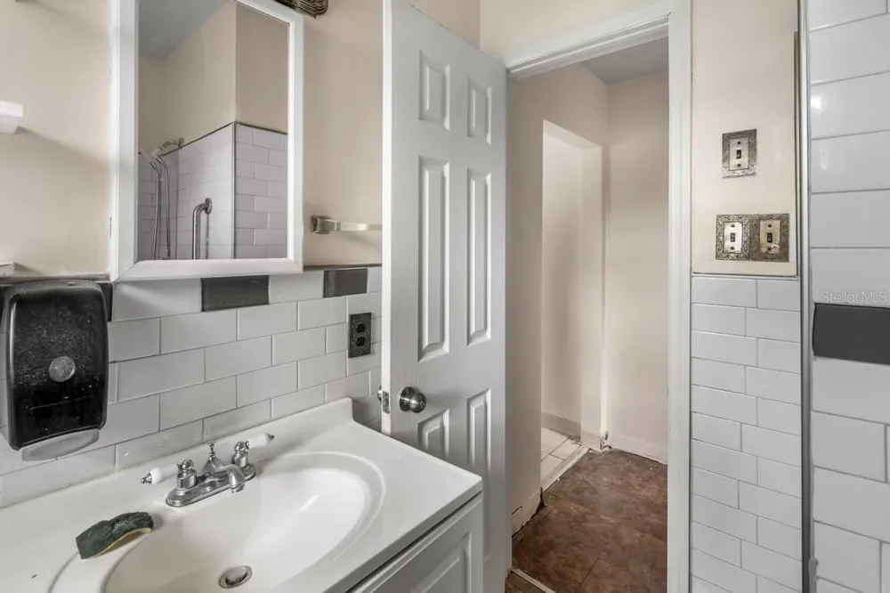 1329 WOODBINE STREET Clearwater, FL 33755