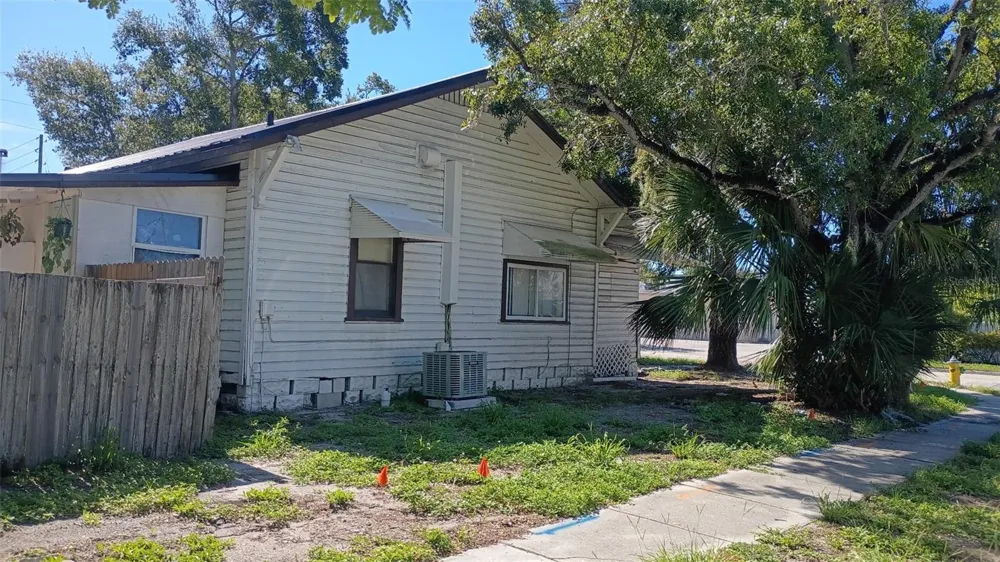 1623 7TH AVE N St Petersburg, FL 33713