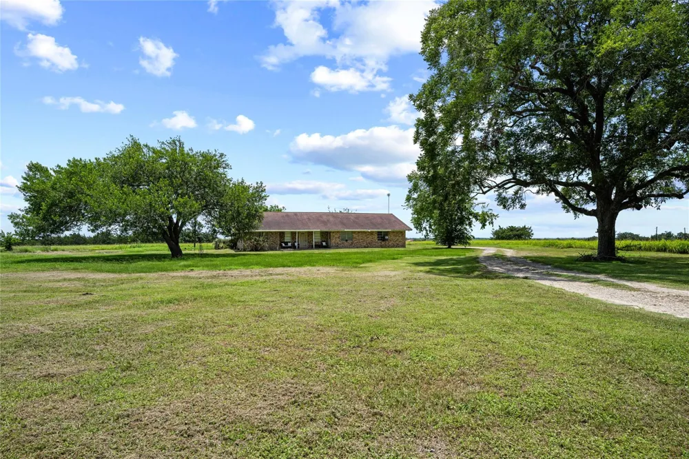 2623 Salem Road Brenham, TX 77833