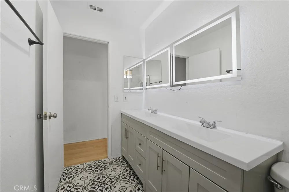 2915 E 60th Pl #A Huntington Park, CA 90255