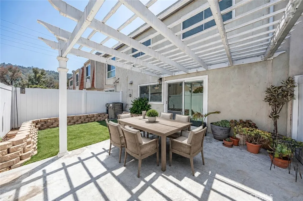 1858 Via Bandera Whittier, CA 90601