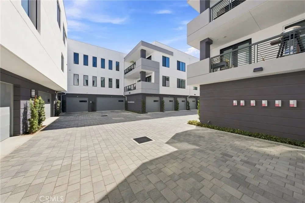 16289 Dawn #209 Tustin, CA 92782