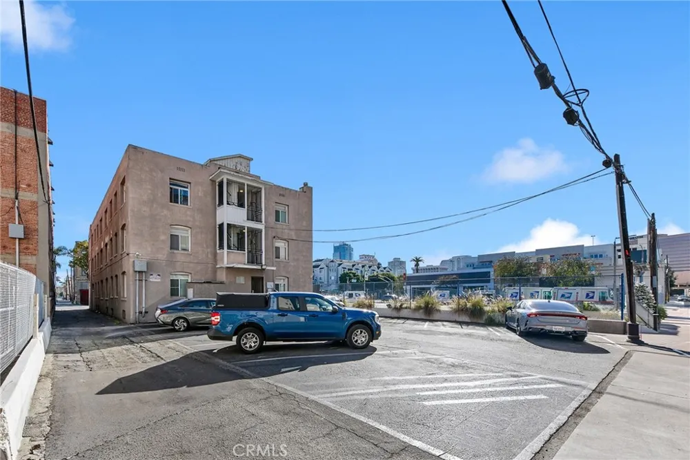 319 Elm Long Beach, CA 90802