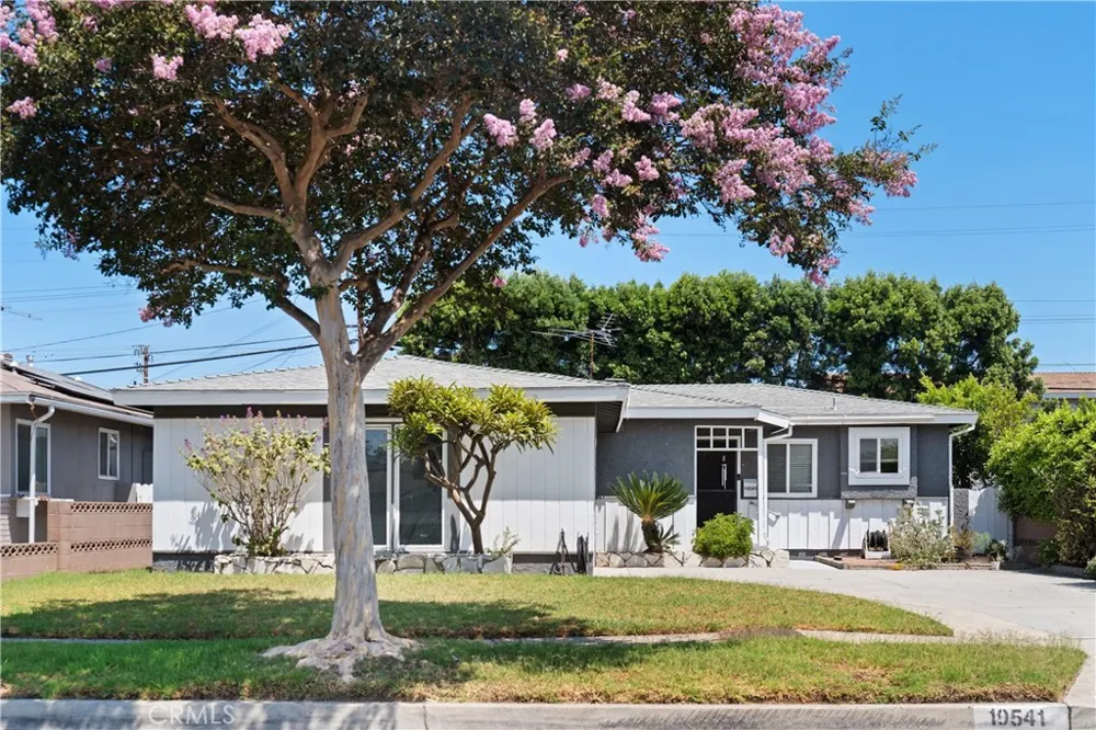 10541 Plunkett Bellflower, CA 90706