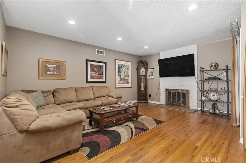 10541 Plunkett Bellflower, CA 90706