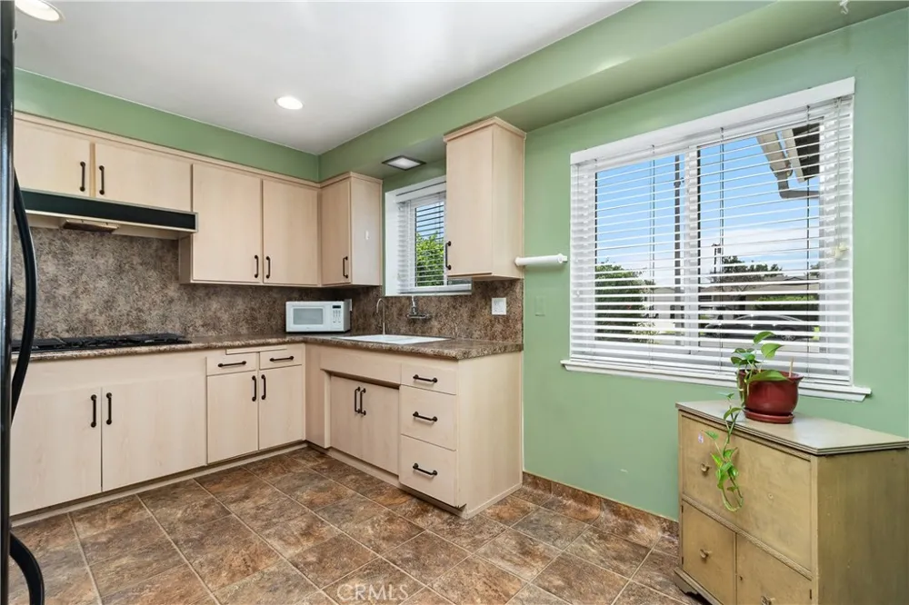 10541 Plunkett Bellflower, CA 90706