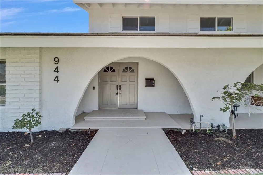 944 East Bastanchury Road Placentia, CA 92870