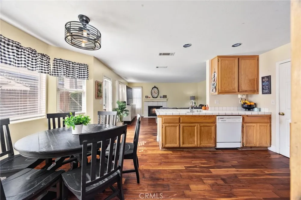 9711 Touchstone Bakersfield, CA 93311