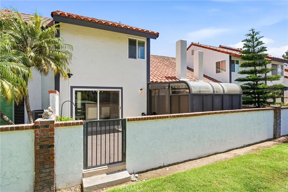 1409 Arch Lane Huntington Beach, CA 92648