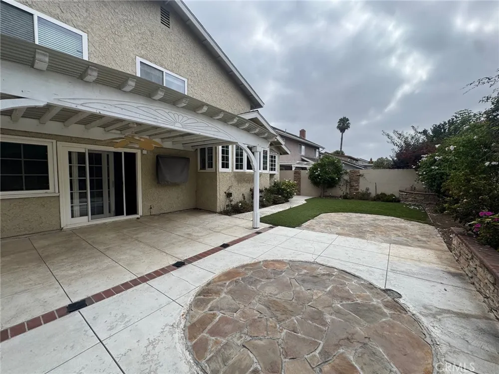 6402 Cantiles Cypress, CA 90630