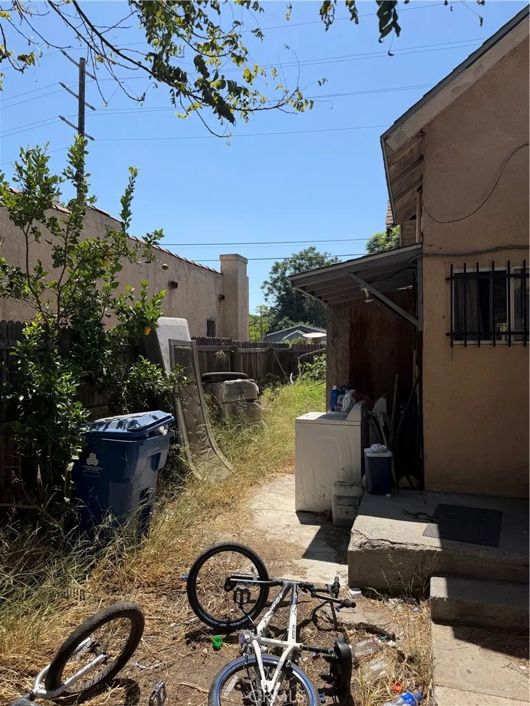 315 E 91st Los Angeles, CA 90003