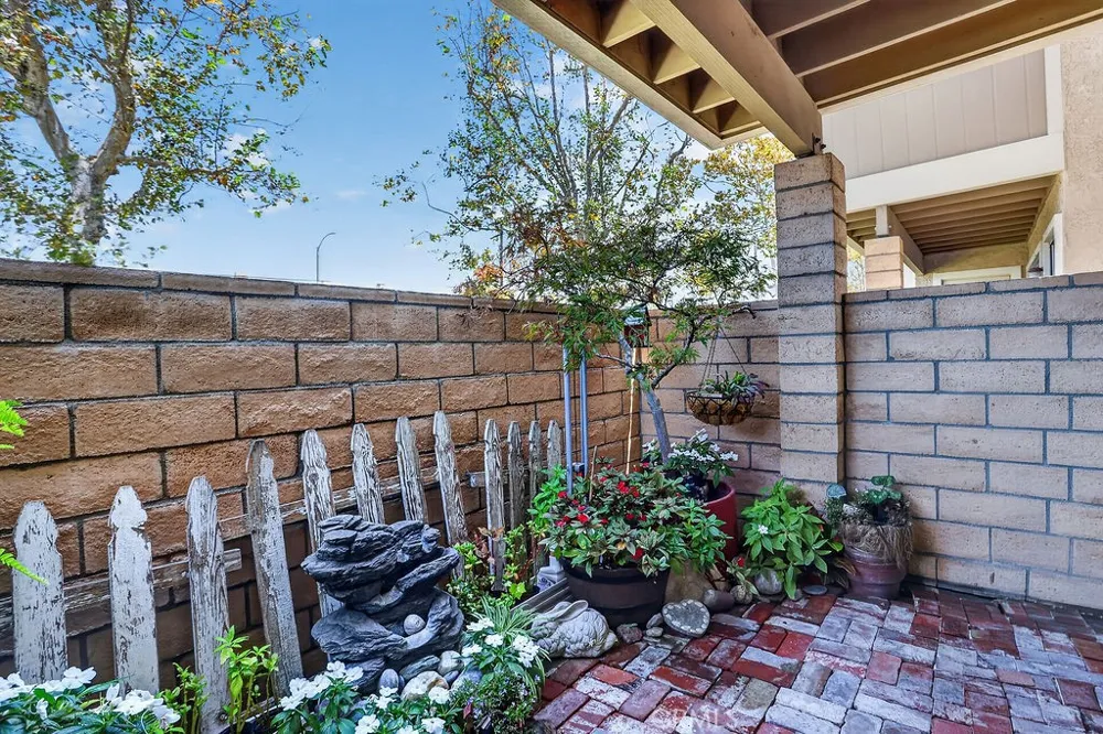 8512 Belmont #31 Cypress, CA 90630