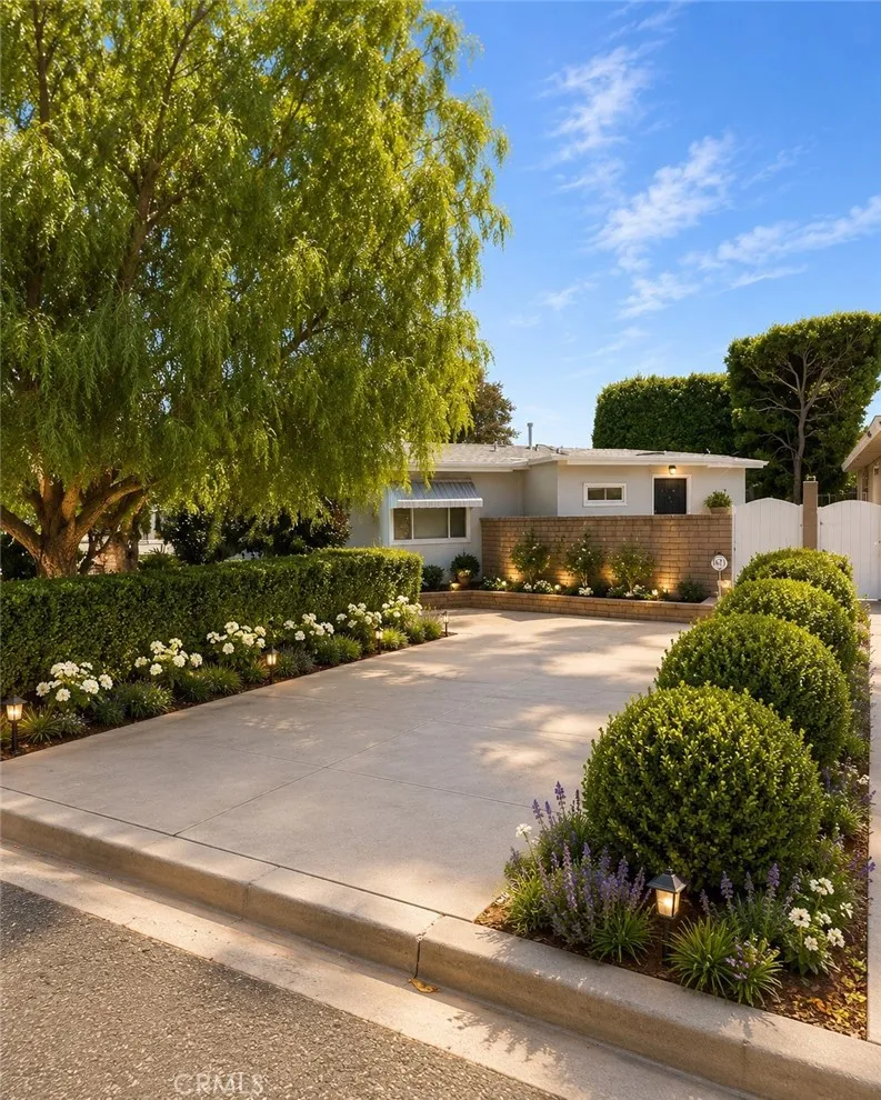 11662 Jewel Garden Grove, CA 92840