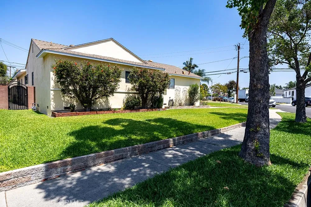 9321 Sideview Downey, CA 90240